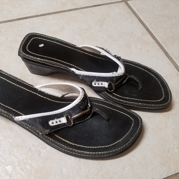 🌟Rampage Black / White Sandals - Picture 2 of 4